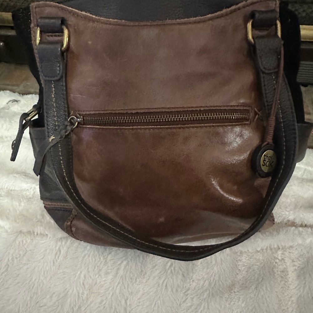 The sak should bag with so many great pockets.
